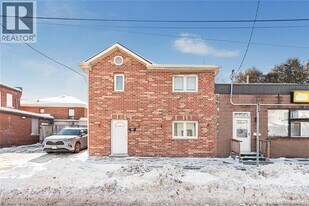 100 Burlington St E in Hamilton, ON - Building Photo