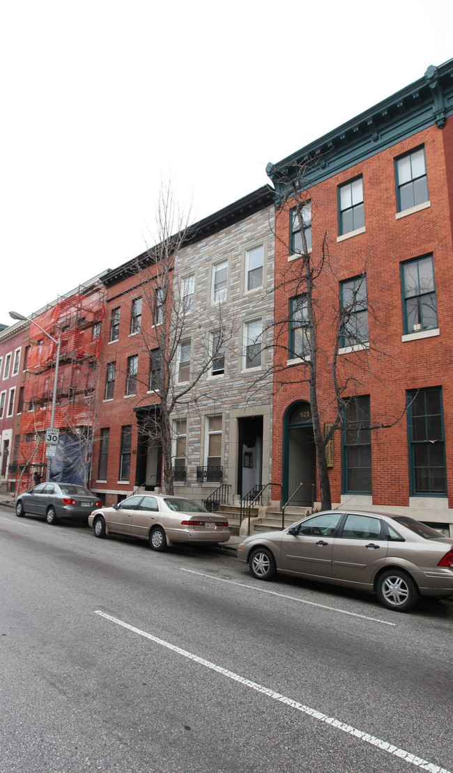 925 N Calvert St in Baltimore, MD - Foto de edificio - Building Photo