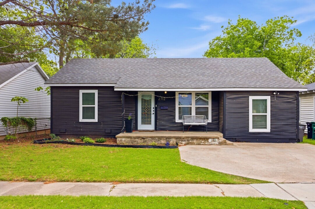 2712 Frazier Ave in Fort Worth, TX - Building Photo