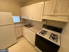 1330 New Hampshire Ave NW in Washington, DC - Building Photo - Building Photo