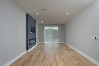 Veranda Apartments in Philadelphia, PA - Building Photo - Interior Photo