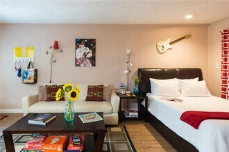 2204 Trailside Dr-Unit -102 in Austin, TX - Building Photo - Building Photo