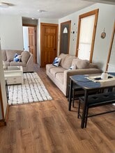 160 Main St in Broad Brook, CT - Foto de edificio - Building Photo