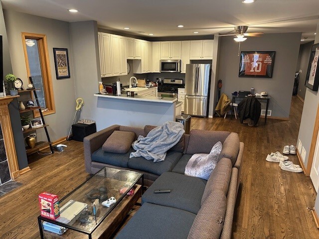 1070 N Milwaukee Ave in Chicago, IL - Building Photo - Building Photo