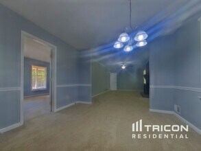 490 Rocky Creek Dr in Roswell, GA - Building Photo - Building Photo