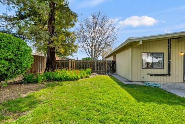 704 W El Dorado Dr in Woodland, CA - Building Photo - Building Photo