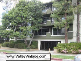 11687 S Montana Ave in Los Angeles, CA - Building Photo