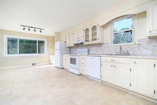 43 Plankton St in Bridgeport, CT - Building Photo - Building Photo