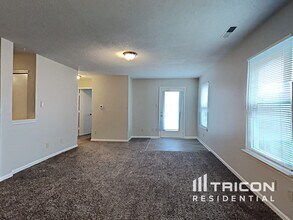 10664 Glenayr Dr in Camby, IN - Foto de edificio - Building Photo