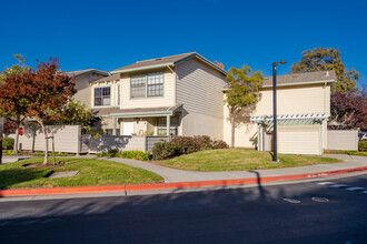 Edgewater Isle in San Mateo, CA - Building Photo - Building Photo