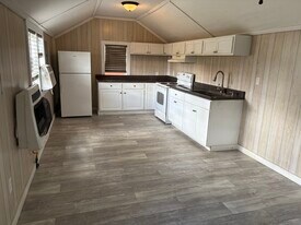 2410 N Hwy 25 W, Unit T in Williamsburg, KY - Building Photo