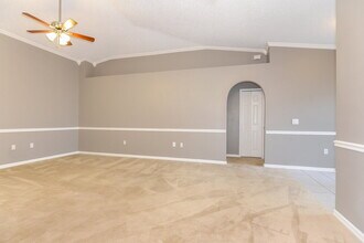 12934 Lake Vista Dr in Gibsonton, FL - Building Photo - Building Photo