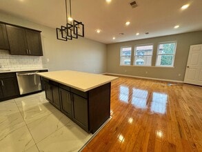 61 N Grove St in East Orange, NJ - Foto de edificio - Building Photo