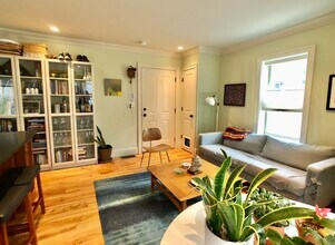 31 Jamaica St, Unit 1 in Boston, MA - Building Photo - Building Photo