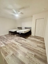 8130 Rolling Log Dr in Orlando, FL - Foto de edificio - Building Photo