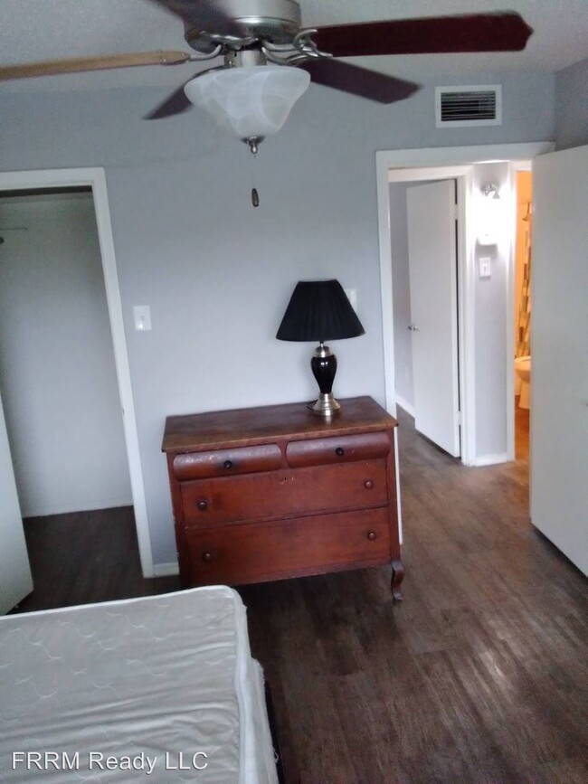 1000 Grigsby Ave in Dallas, TX - Building Photo - Building Photo