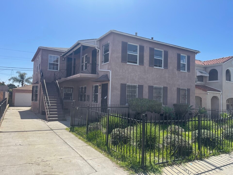 1938 S Harcourt Ave in Los Angeles, CA - Building Photo