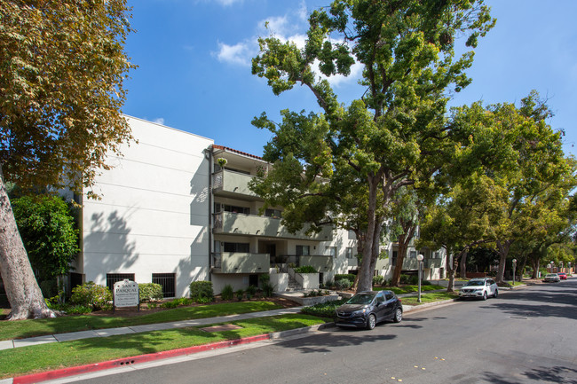 975 San Pasqual Apartments in Pasadena, CA - Building Photo - Building Photo
