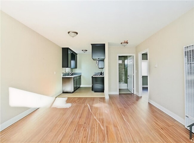 622 W 59th Pl in Los Angeles, CA - Foto de edificio - Building Photo