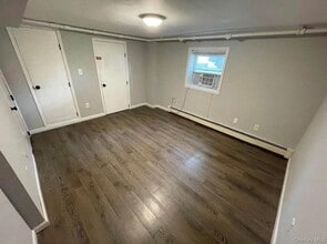 15 Hawthorne Ave in West Babylon, NY - Building Photo - Building Photo