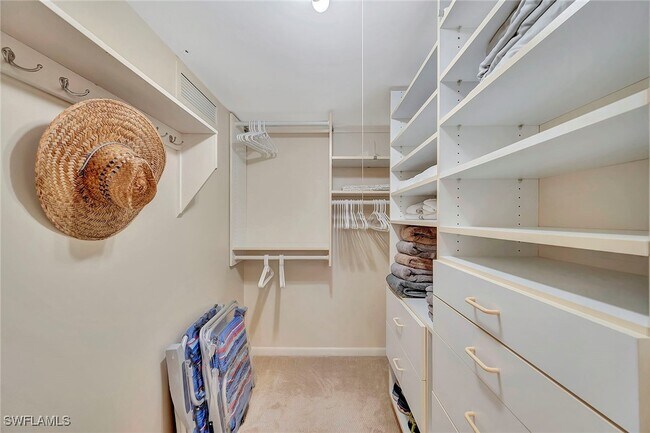 property at 2258 Gulf Shore Blvd N