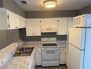 6650 121st Ave N in Largo, FL - Building Photo - Building Photo