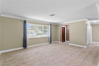 2525 Dawn Cir in Naples, FL - Building Photo - Building Photo