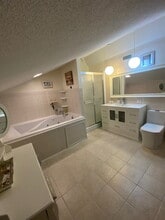 16 Greenbriar Dr in Farmington, CT - Building Photo - Building Photo