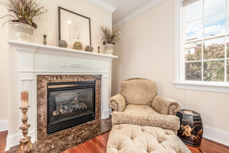 175 Wentworth St, Unit B in Charleston, SC - Building Photo - Building Photo