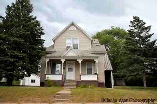 633 Spring St in Eau Claire, WI - Building Photo