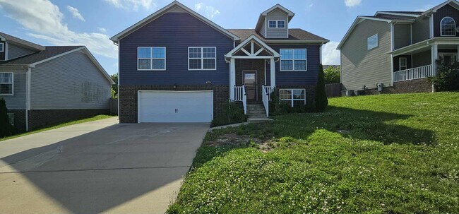 708 Banister Dr in Clarksville, TN - Building Photo - Building Photo