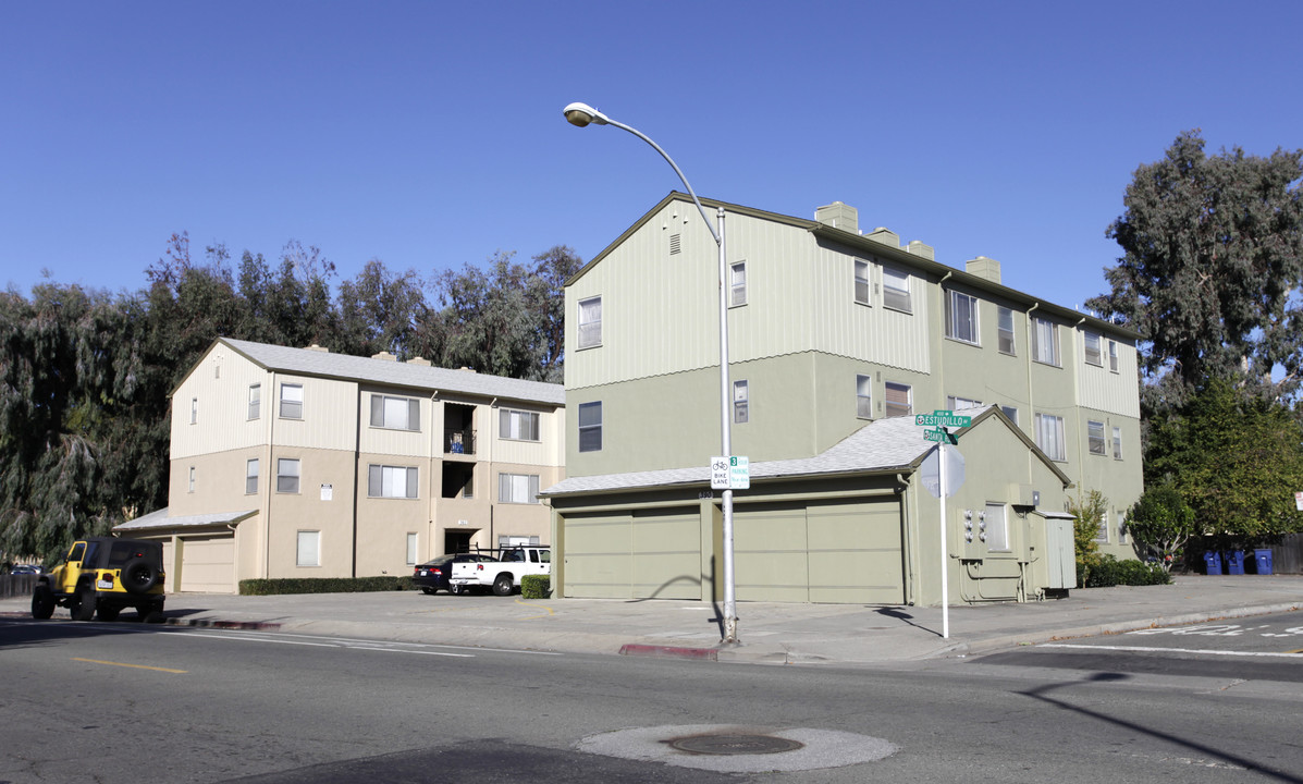 360 & 390 Estudillo Ave in San Leandro, CA - Building Photo