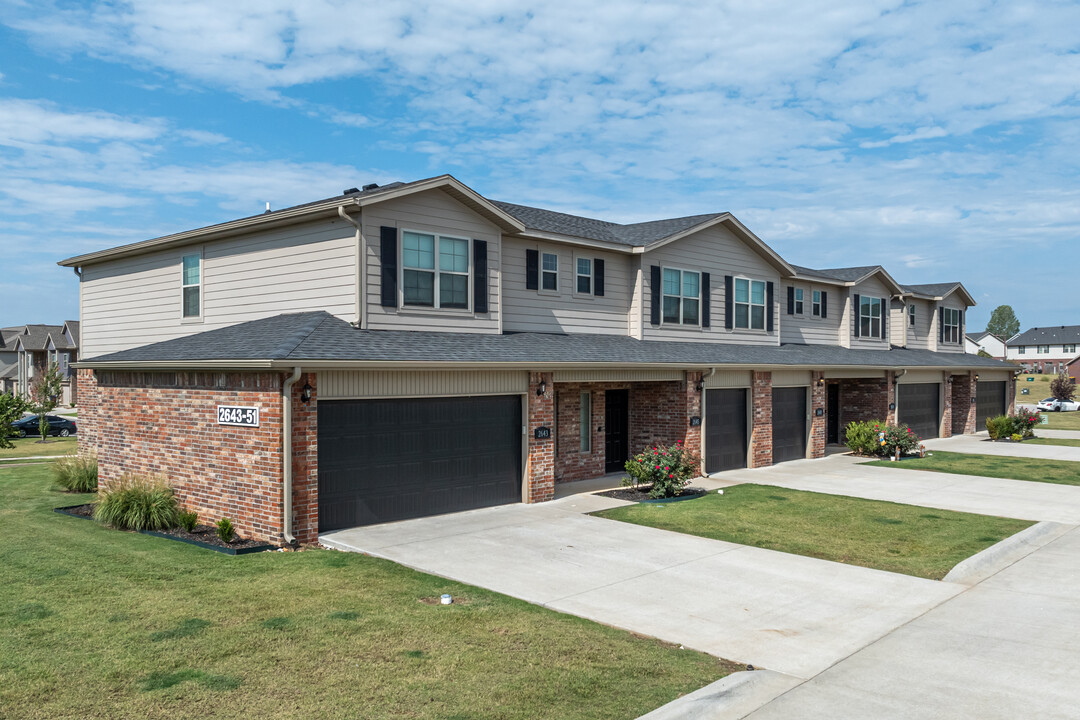 Summit Townhomes in Rogers, AR - Foto de edificio