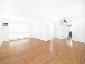 2469 S. Robertson Blvd in Los Angeles, CA - Building Photo - Interior Photo
