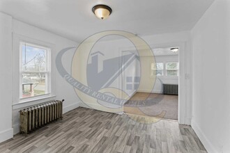 829 Clinton St in Flint, MI - Building Photo - Building Photo