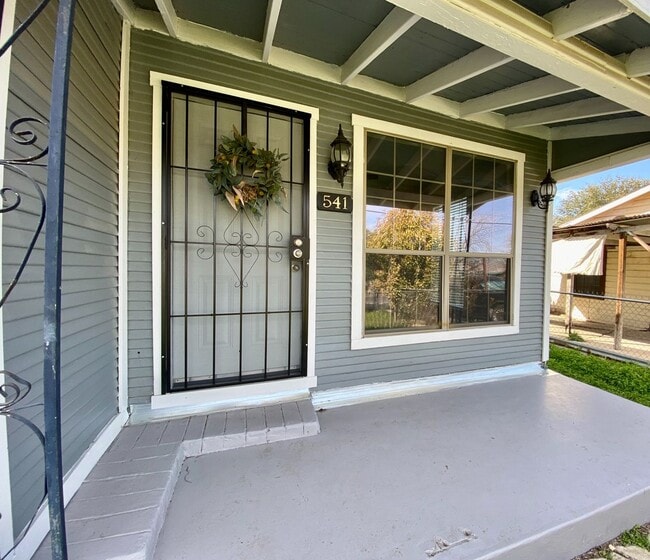 541 N San Gabriel Ave in San Antonio, TX - Building Photo - Building Photo