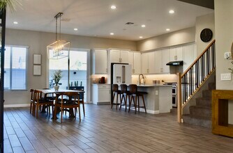 4864 E Village Dr in Scottsdale, AZ - Building Photo - Building Photo