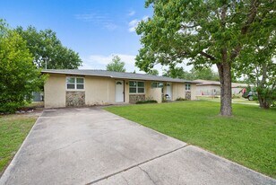 1019 Bradford Cir in Lynn Haven, FL - Building Photo