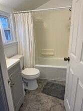 1122 Cloverfield Dr in Pittsburgh, PA - Building Photo - Building Photo