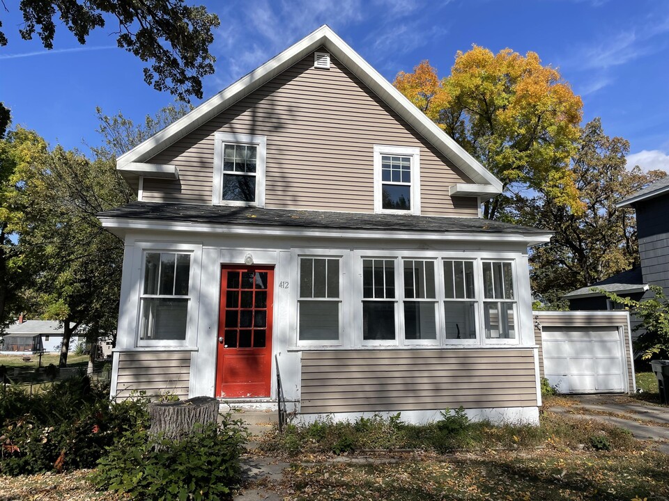 412 Spruce St in Fergus Falls, MN - Foto de edificio