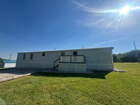 824 Browns Bridge Rd in Greeneville, TN - Building Photo
