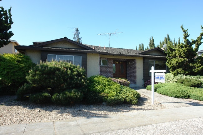 627 Bolton Ct in San Jose, CA - Foto de edificio - Building Photo