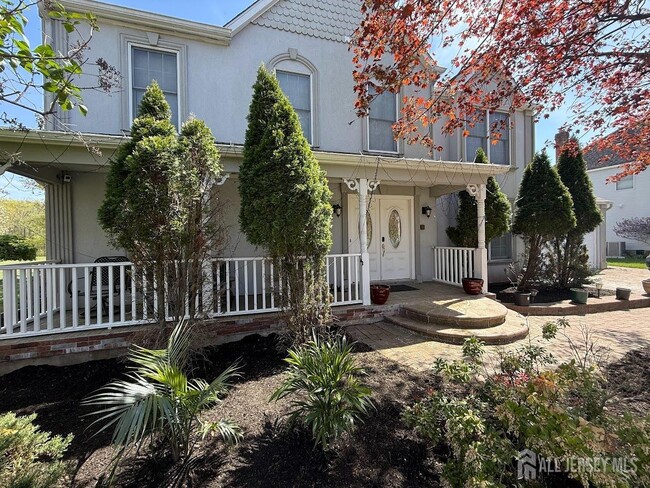 property at 21 Crestview Dr