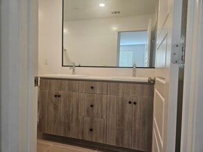 572 N Adler Ave in Clovis, CA - Building Photo - Building Photo