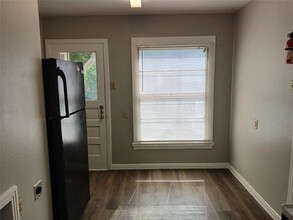 2909 W Clarendon Dr in Dallas, TX - Building Photo - Building Photo