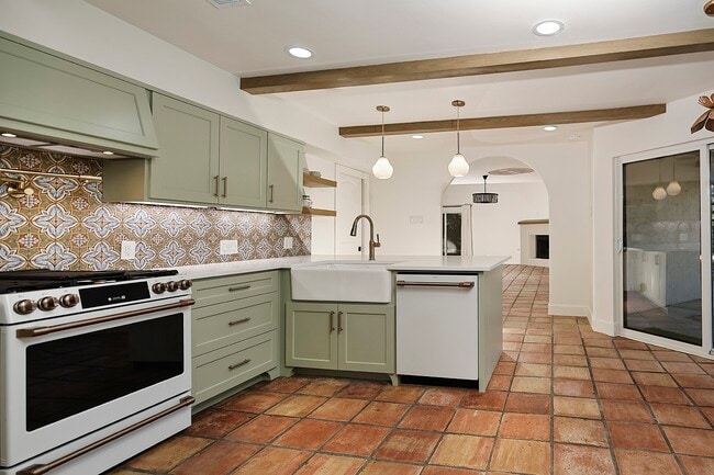 property at 15 Crinkleroot Ct