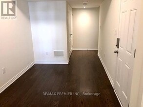 25 McGrath Ave. in Richmond Hill, ON - Building Photo - Building Photo