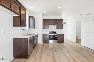 501 Amberly Ave in Grandview, WA - Building Photo - Building Photo