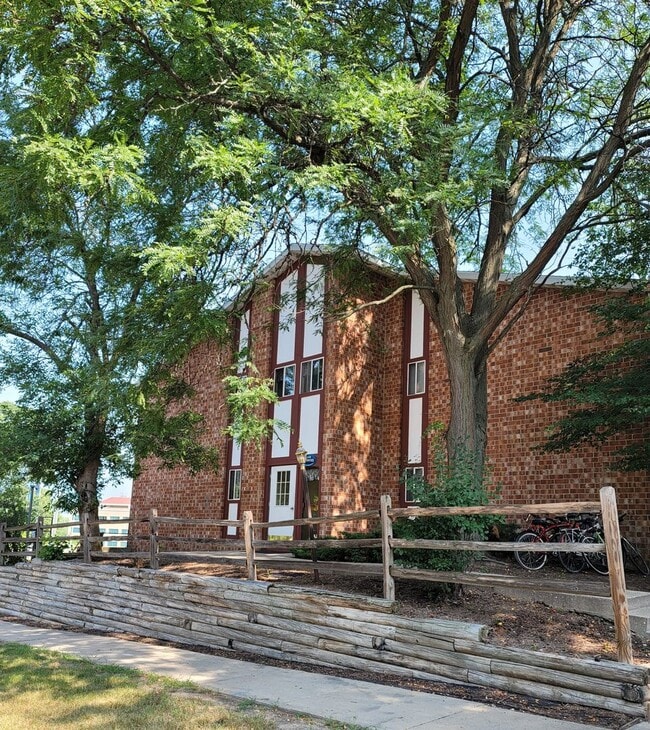 501 N. Whitney Way Madison, WI in Madison, WI - Building Photo - Interior Photo