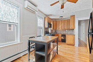 28 Goldsmith St in Boston, MA - Building Photo